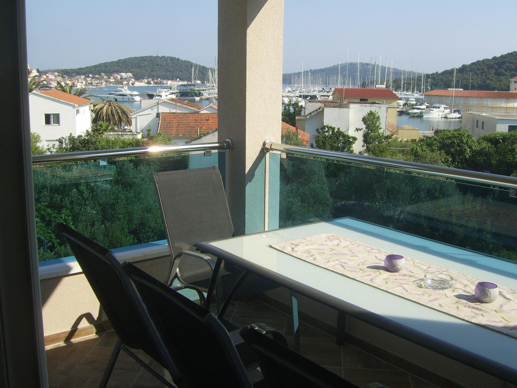 Apartments Villa Erik 로고즈니차 객실 사진