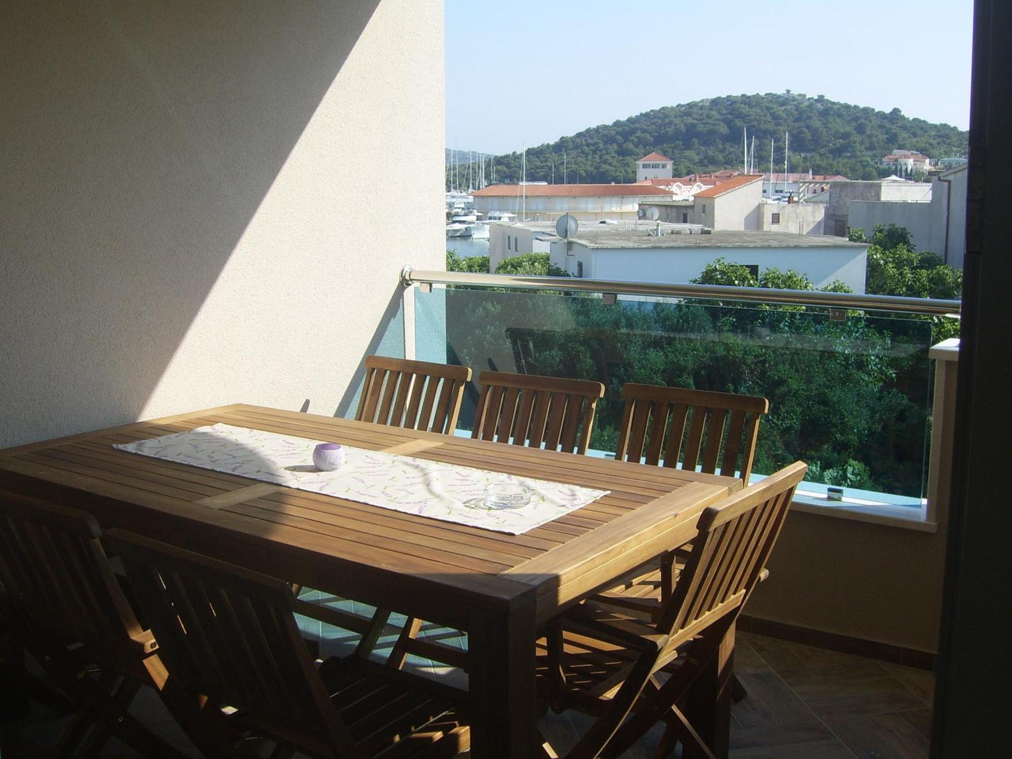 Apartments Villa Erik 로고즈니차 객실 사진