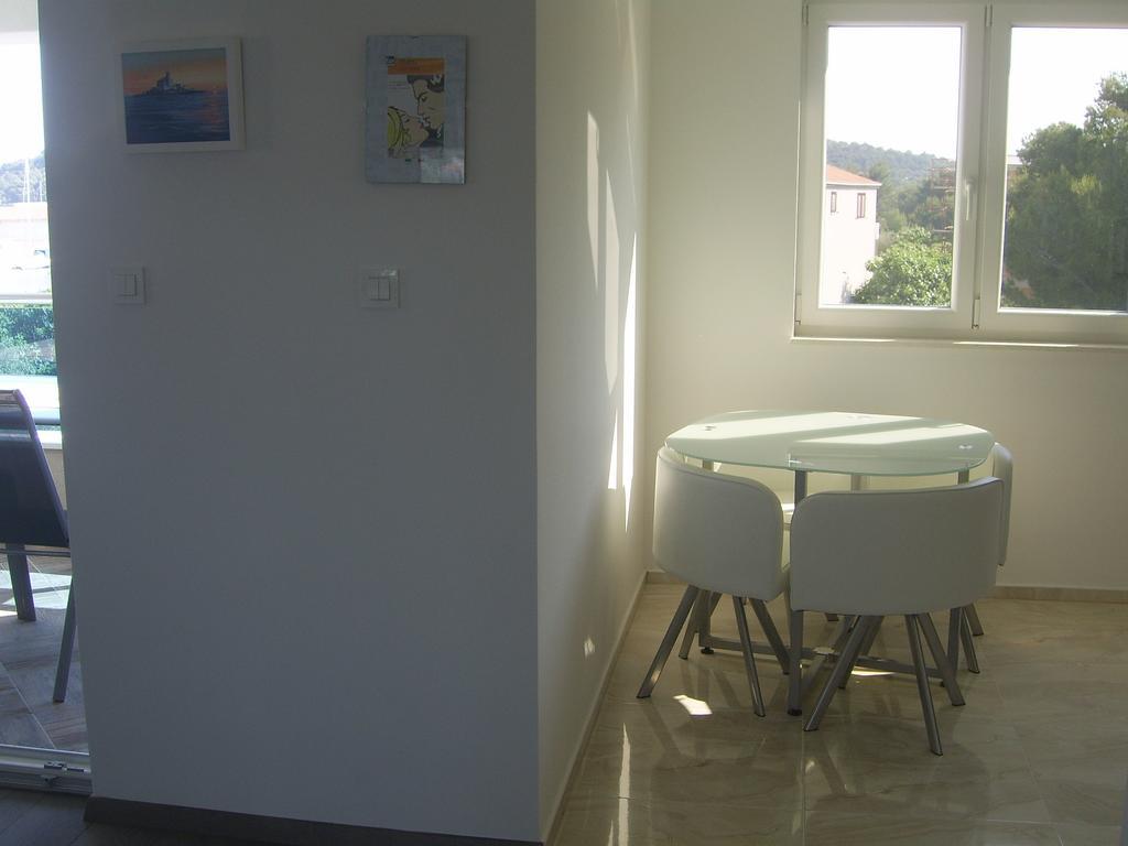 Apartments Villa Erik 로고즈니차 객실 사진