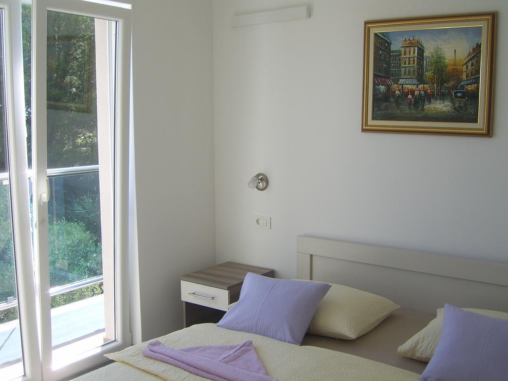 Apartments Villa Erik 로고즈니차 객실 사진