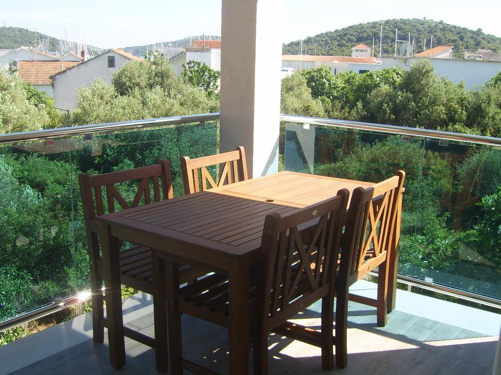 Apartments Villa Erik 로고즈니차 객실 사진