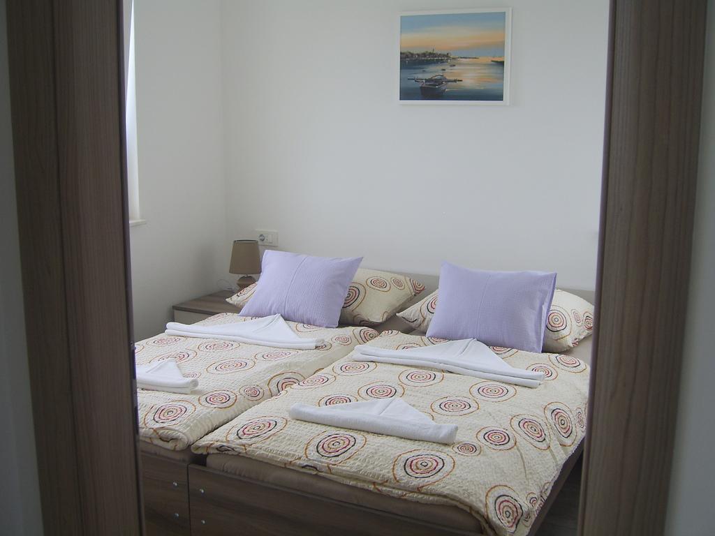 Apartments Villa Erik 로고즈니차 객실 사진