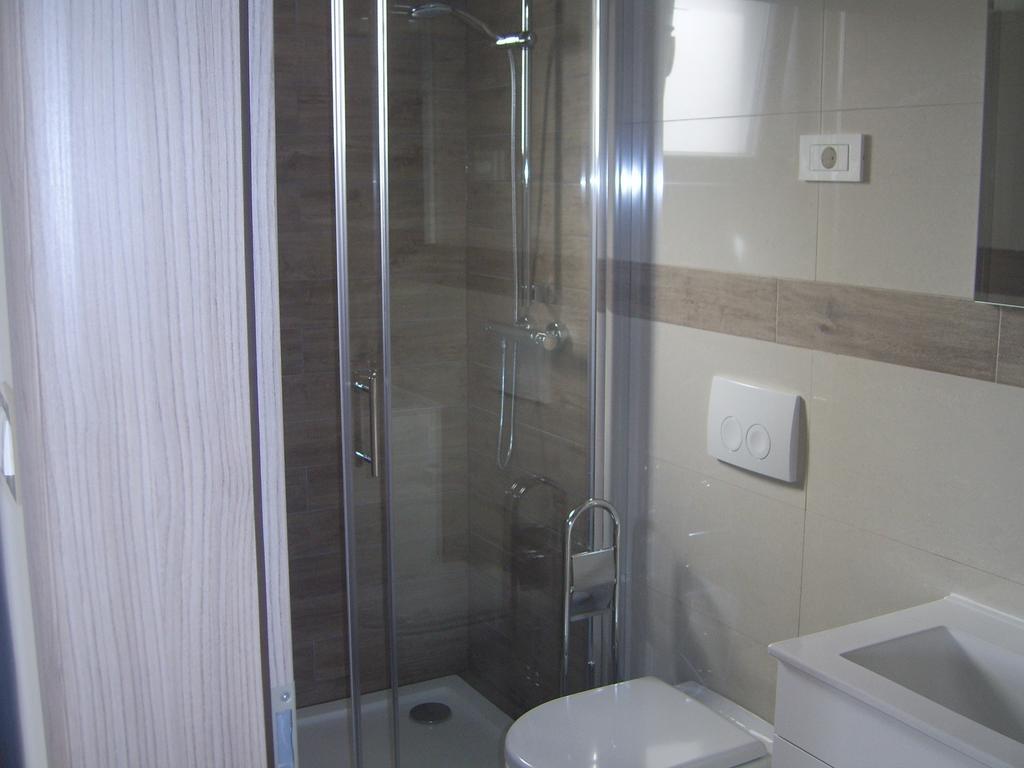 Apartments Villa Erik 로고즈니차 객실 사진