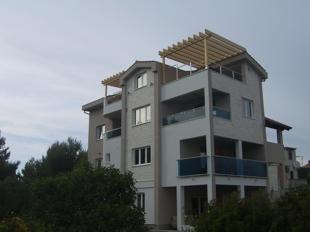 Apartments Villa Erik 로고즈니차 외부 사진