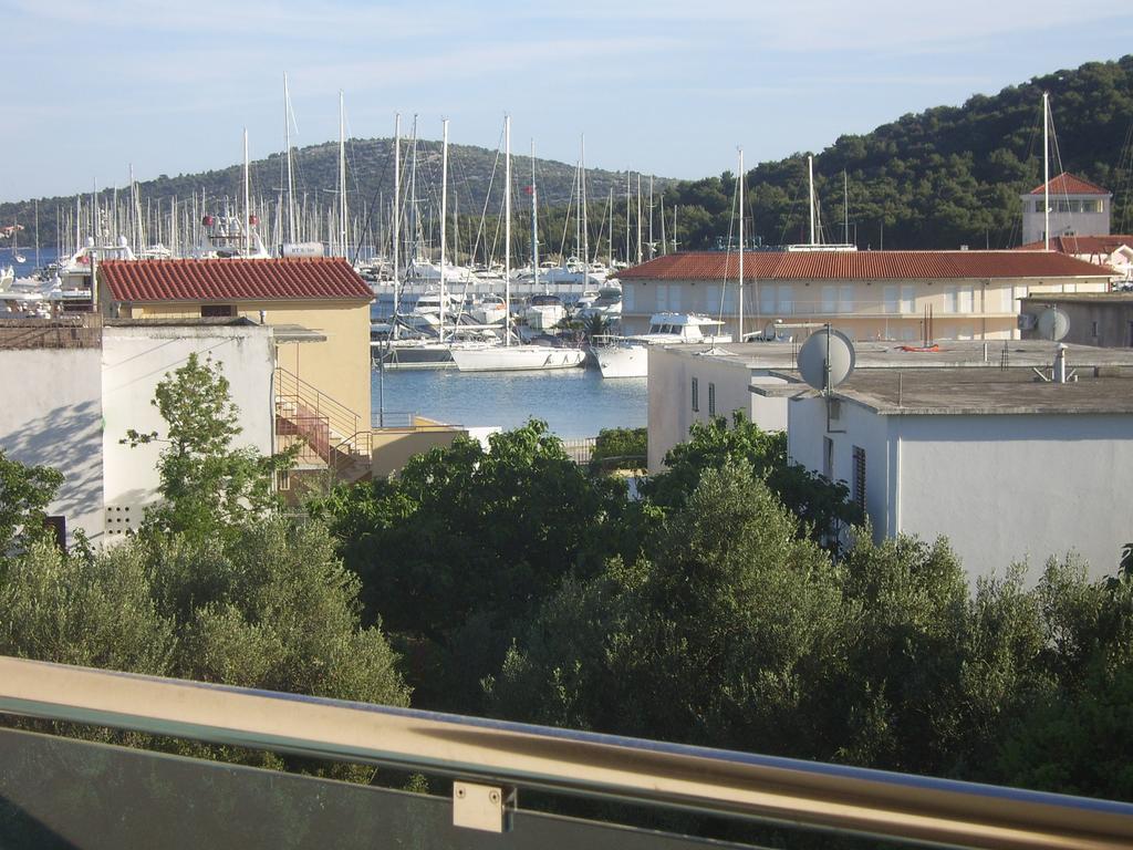 Apartments Villa Erik 로고즈니차 객실 사진