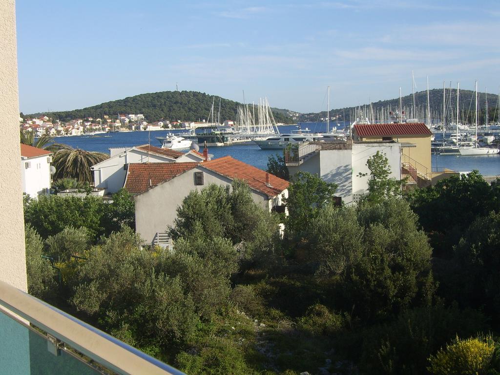 Apartments Villa Erik 로고즈니차 객실 사진