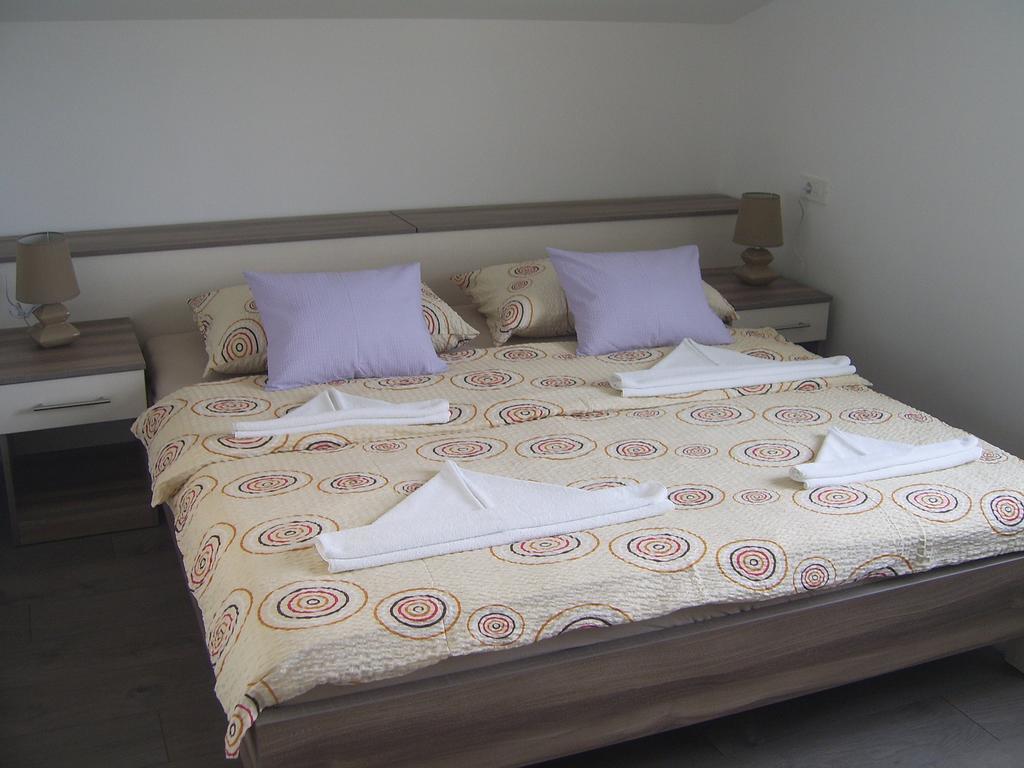 Apartments Villa Erik 로고즈니차 외부 사진