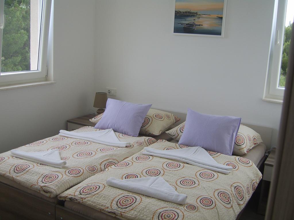 Apartments Villa Erik 로고즈니차 객실 사진