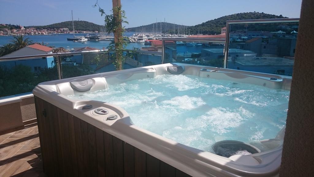 Apartments Villa Erik 로고즈니차 외부 사진