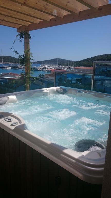 Apartments Villa Erik 로고즈니차 외부 사진